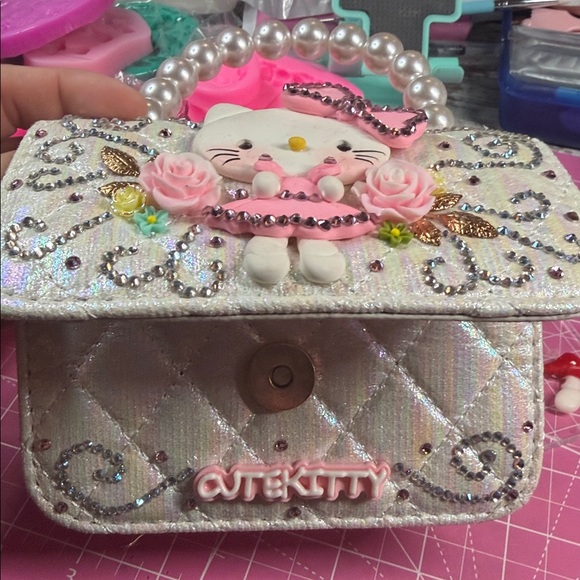 Hand Crafted Pink and White Crossbody Bag - Picture 4 of 4